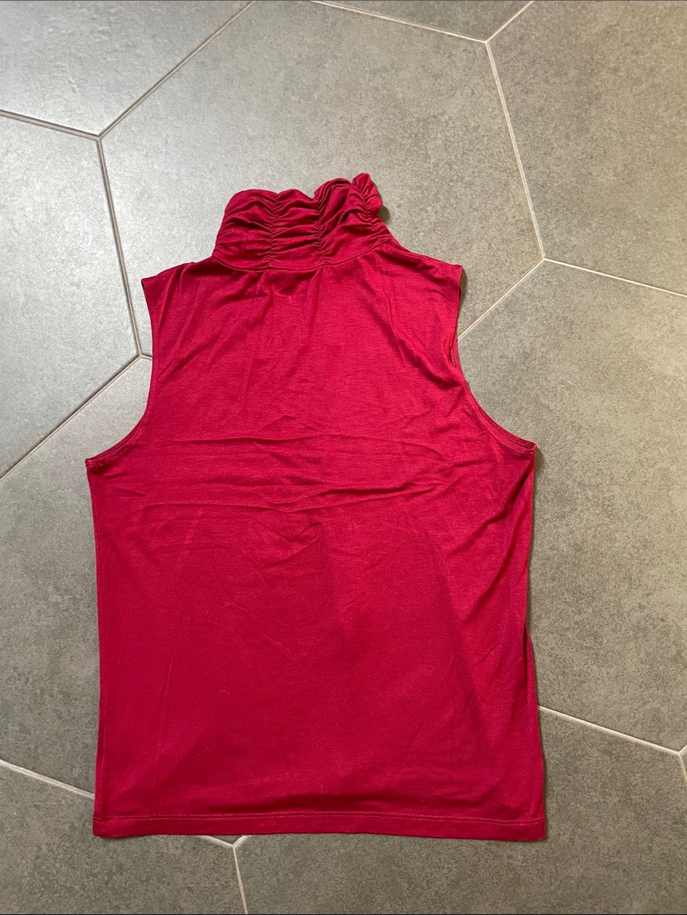 Leo & Nicole Sleeveless Ruched Mock Neck Top - Red L
